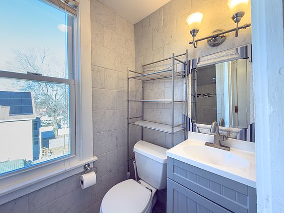 4th image of 103 Center St Unit 1