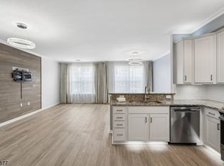 612 Lopez Ln, Morris Plains, NJ 07950