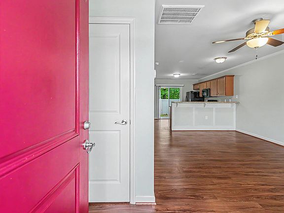 2nd image of 403 Sullivan Loop Rd #1