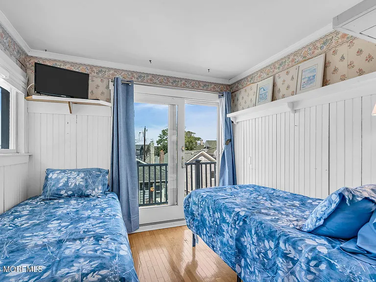 419 Beachfront Front — Photo 17