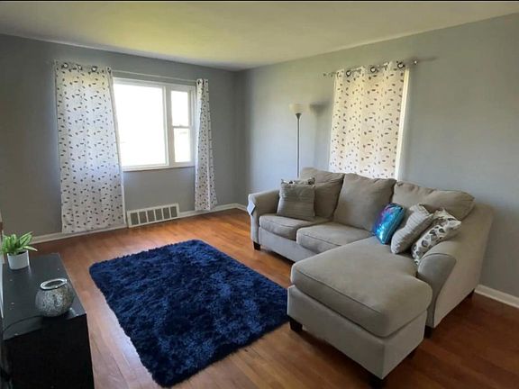 3rd image of 30902 Euclid Ave