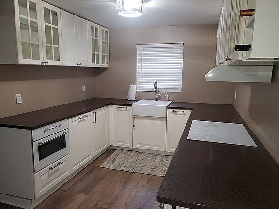 5th image of 320 Barnickel St