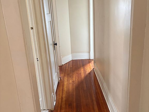 5th image of 1823 Willow Ave