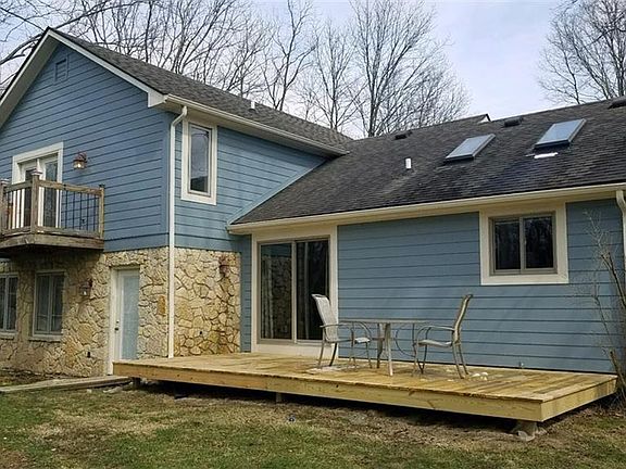 3rd image of 9871 Deerfield Ln
