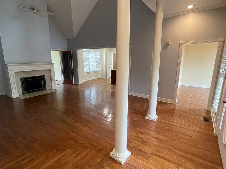1116 Crooked Creek Dr — Photo 3