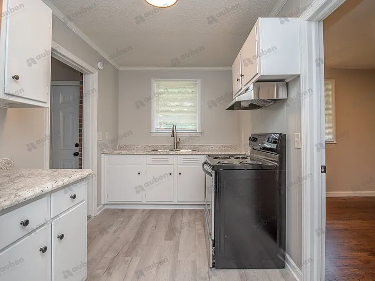 109 Vanderbilt Cir — Photo 2