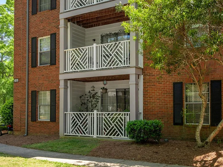 Sharon Oaks Apartments — Photo 17