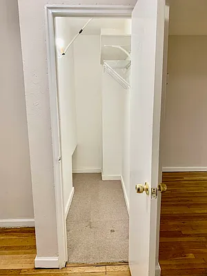 Rented by Halvatzis Realty | media 24
