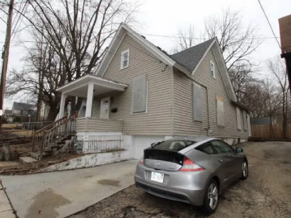 261 N Gifford St, Elgin, IL 60120