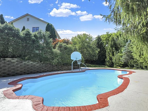 3rd image of 8326 Ledyard Ct
