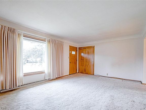 3rd image of 7050 Grandview Dr