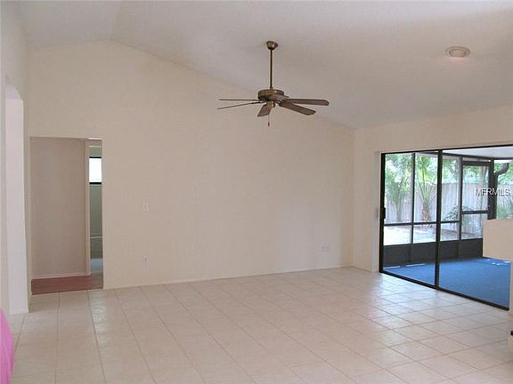 5th image of 540 Lakeshore Cir