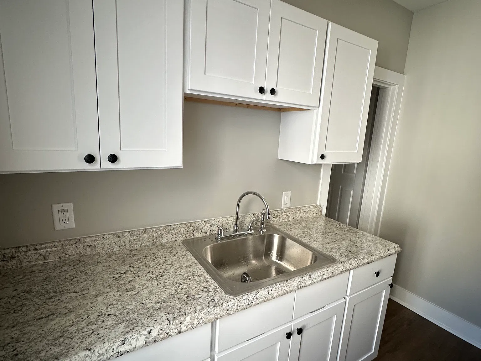 1 bed, $1,300 — Photo 2