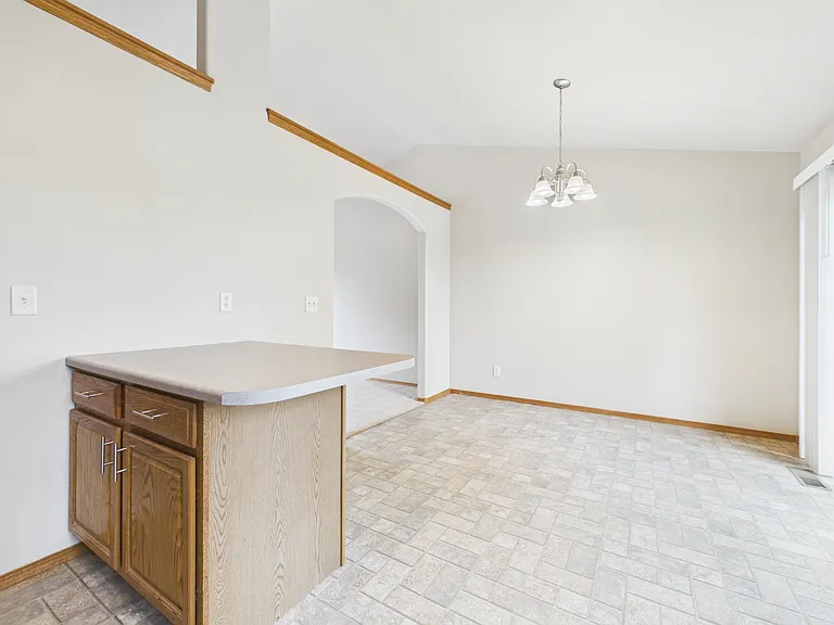 2505 N Vincent Ave — Photo 12
