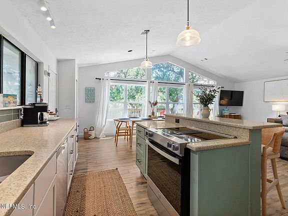 2nd image of 152 MANRESA Road