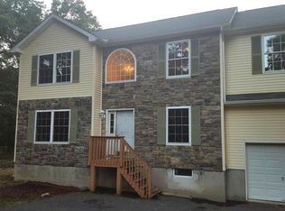 186 Depue Cir, Bushkill, PA 18324
