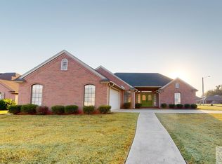 169 Corley Cir, Wake Village, TX 75501
