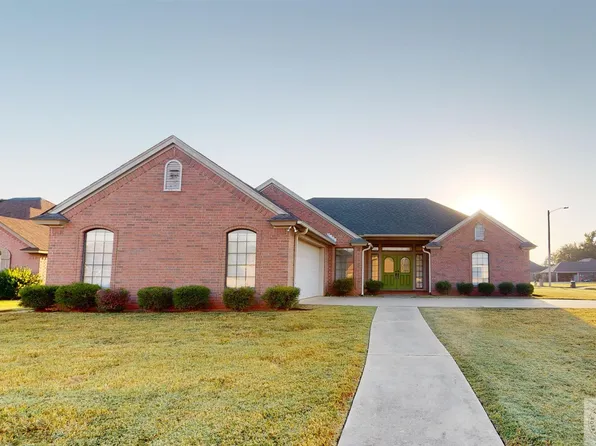 169 Corley Cir, Wake Village, TX 75501