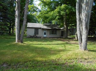 143 Victory Rd, Houghton Lake, MI 48629