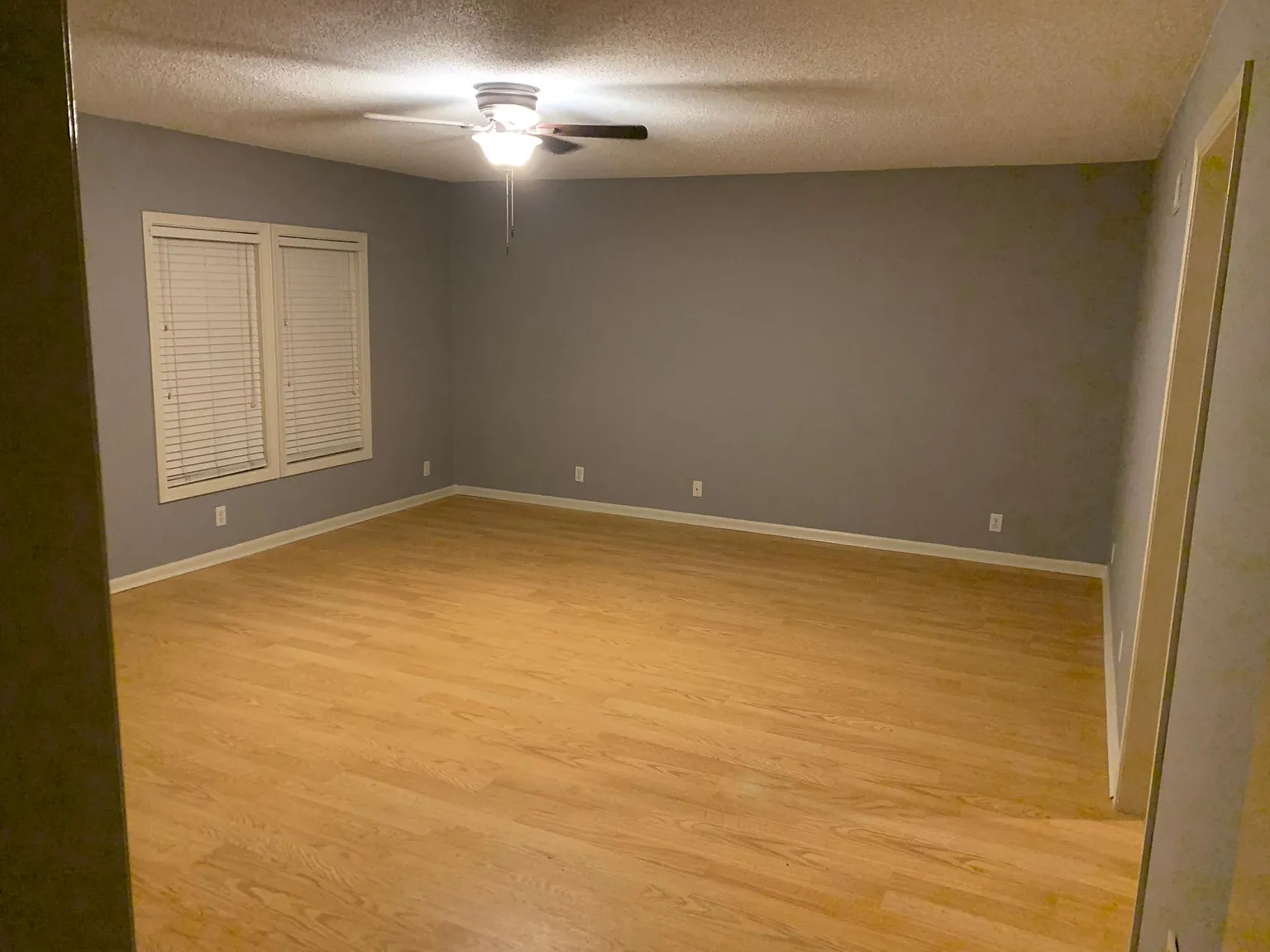 10611 Corrington Ave — Photo 4