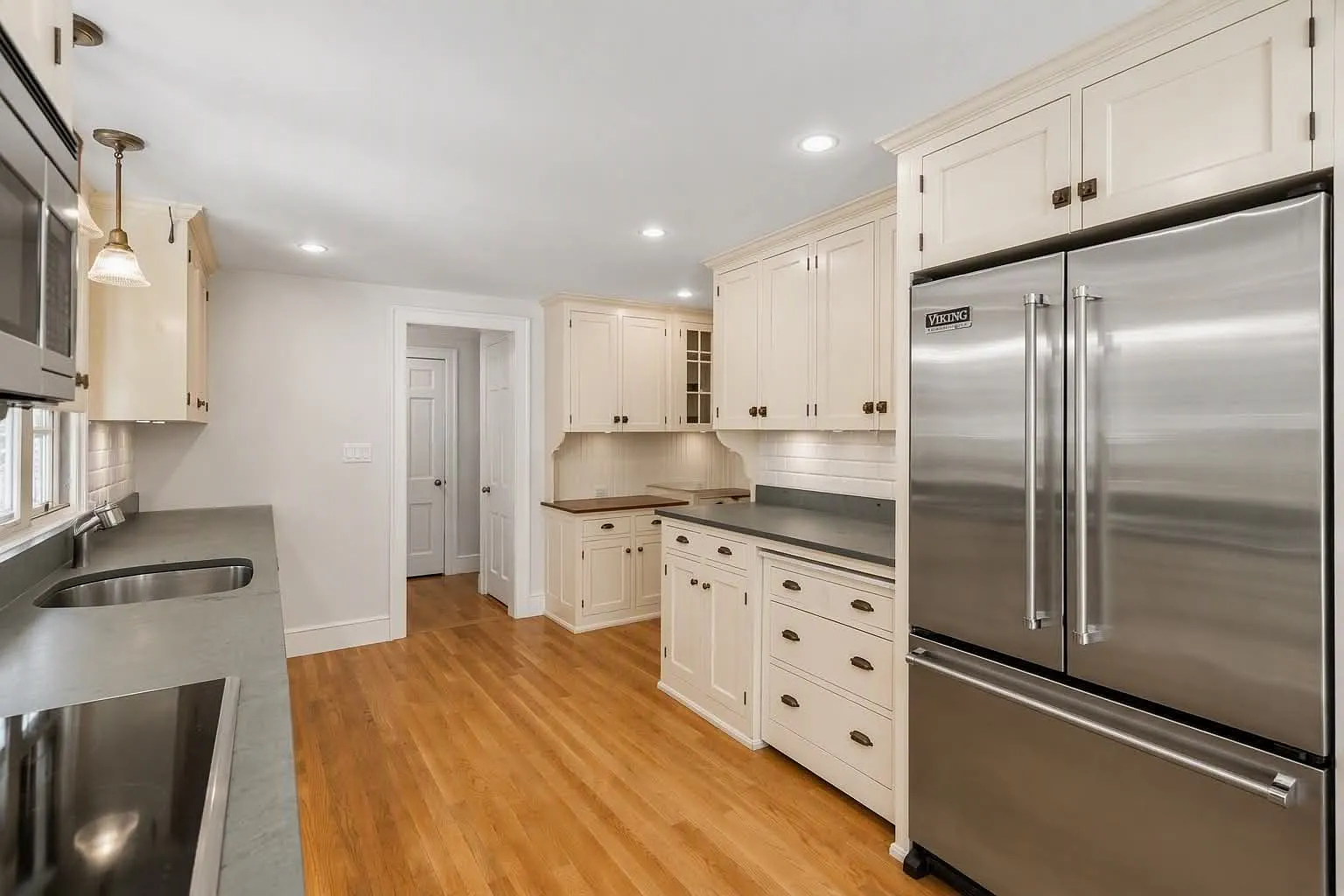4 bed, 2234 sqft, $6,700 — Photo 4