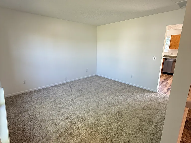 11512 Maywin Dr — Photo 4