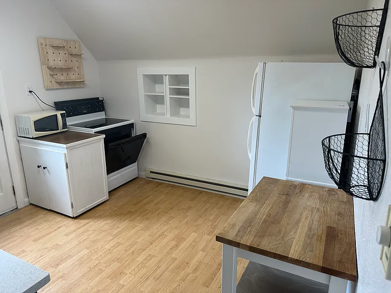 1401 & 1/2 N Fife St #1401 — Photo 7