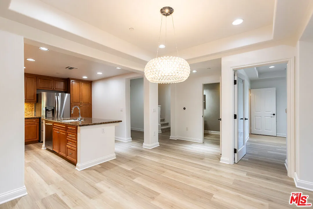 3 bed, 2.5 bath, 1860 sqft, $6,800 — Photo 1