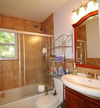 3rd image of 19 Elmwood Dr