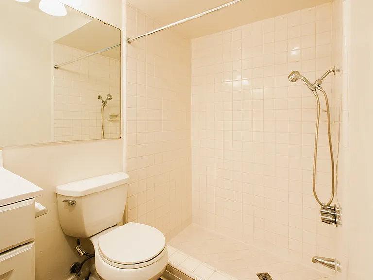 The Beautiful Islander Apartments! — Photo 9