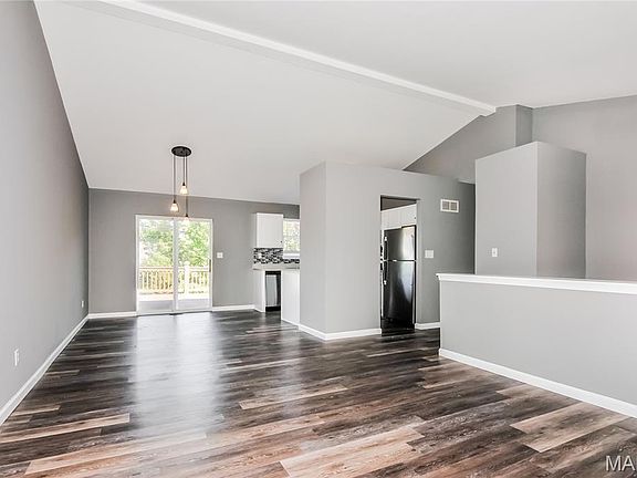 3rd image of 652 Loch Carron Dr