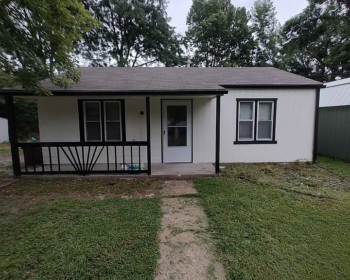2404 SW Eveningside Dr — Photo 1