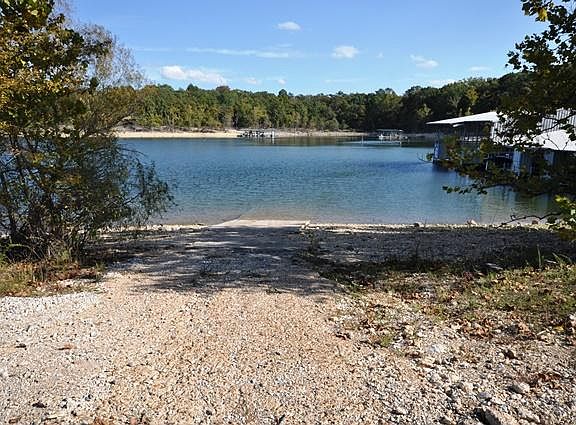 5th image of 372 Parkview Dr