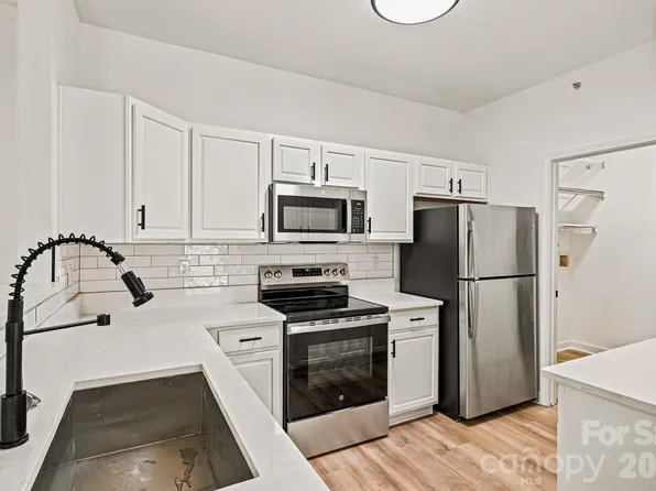 16409 Golden River Ln, Charlotte, NC 28277