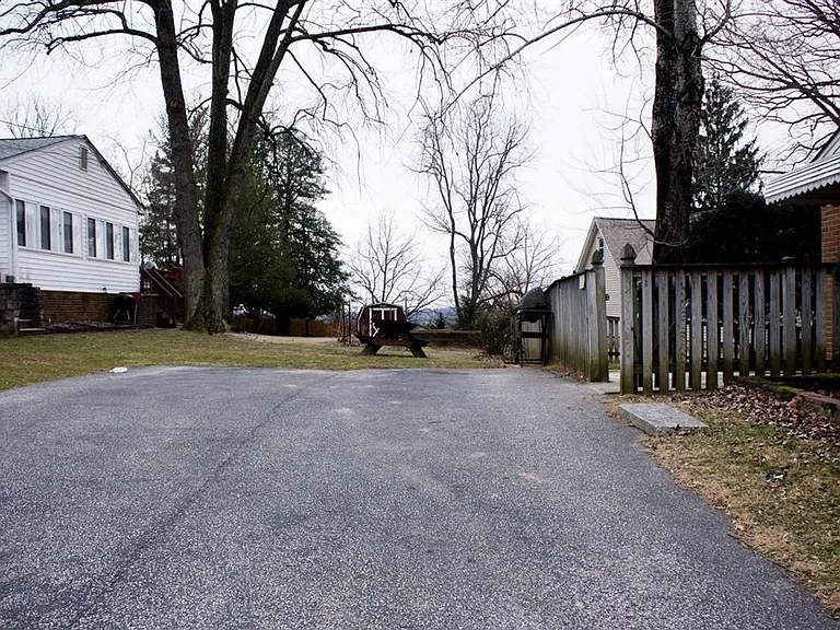 207 Dawson Dr — Photo 27