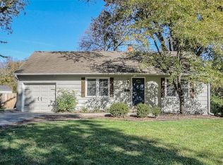 8631 Minnehaha Ln, Kansas City, MO 64114