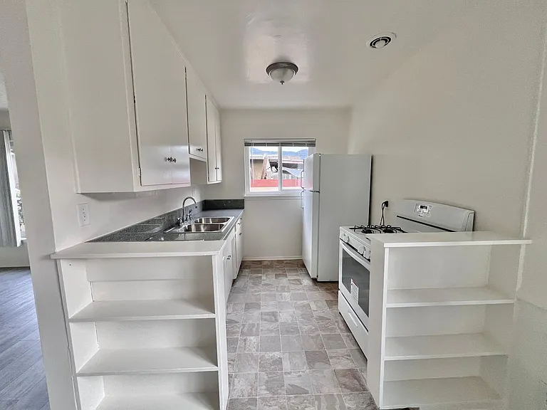 234 W Elm Ave #D — Photo 5