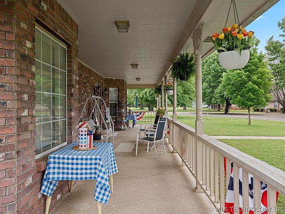 5th image of 1035 Hillside Rd