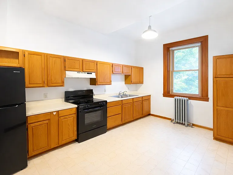 335 Summit Ave — Photo 8