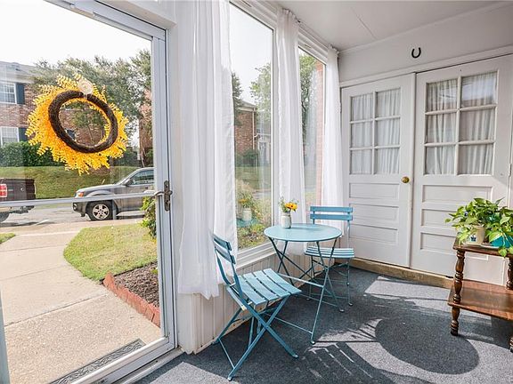 5th image of 8 Rock Garden Ln #8