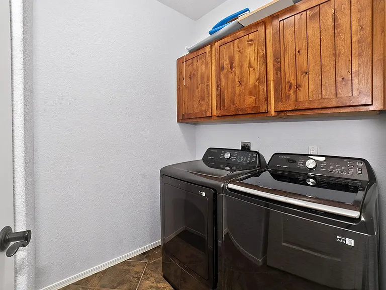 2792 S Aurora Ave — Photo 26