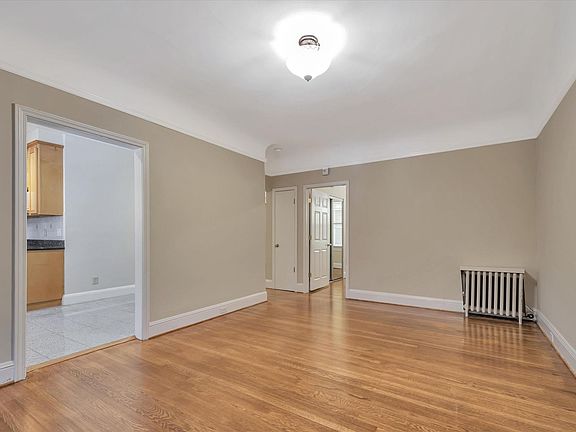 2nd image of 3201 Gough St APT 101