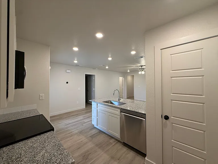 5520 Rice St — Photo 5