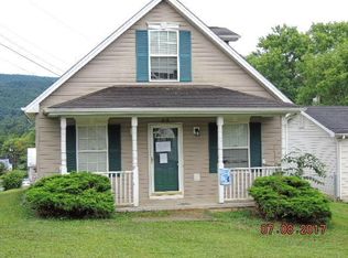 618 6th St NE, Pulaski, VA 24301