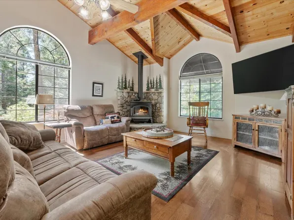 677 Saint Andrews Dr, Arnold, CA 95223