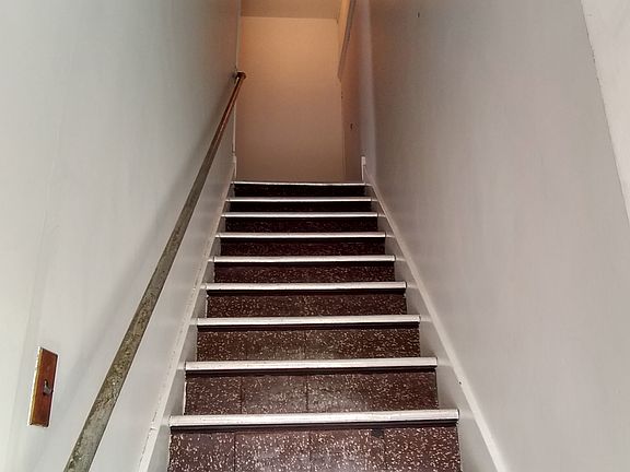 4th image of 1123 Fremont Ave NW #2