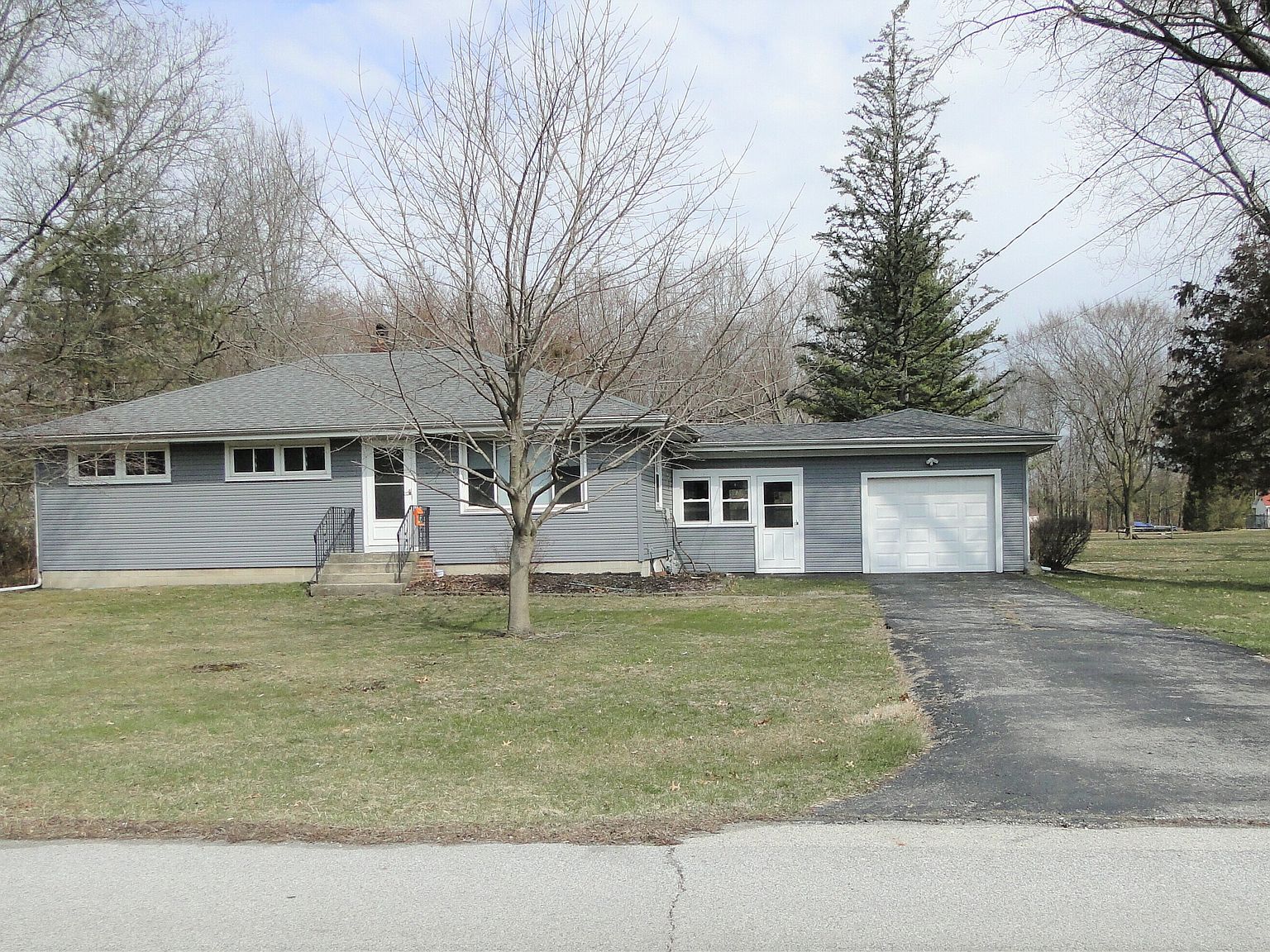 1826 Division St, Hobart, IN 46342 Zillow