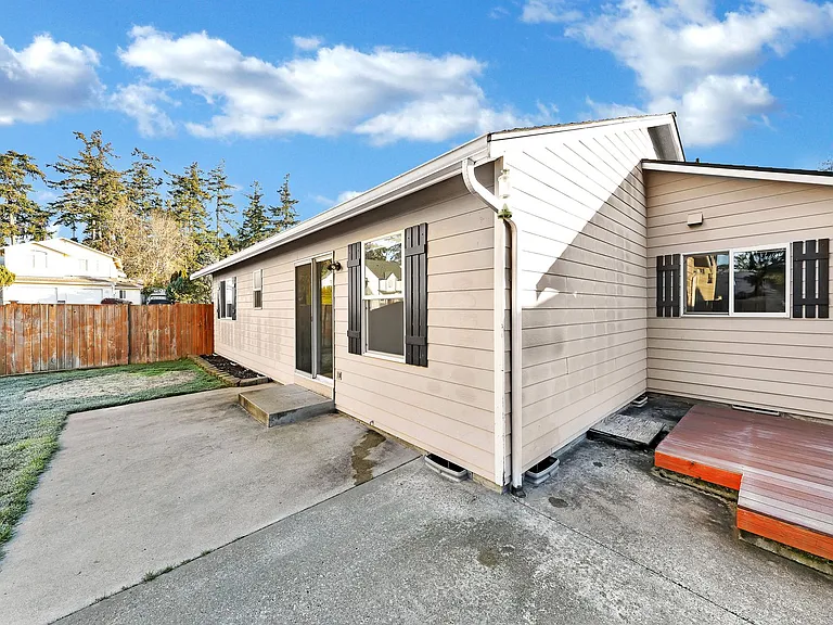 713 SW Puffin St — Photo 11