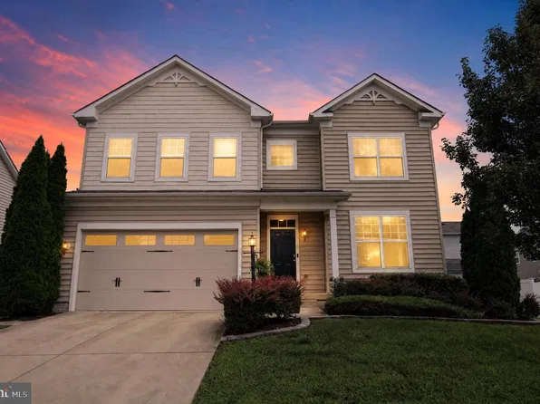 10518 Black Pine Ln, Waldorf, MD 20603