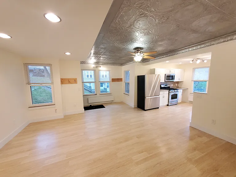 132 Furnace St — Photo 2